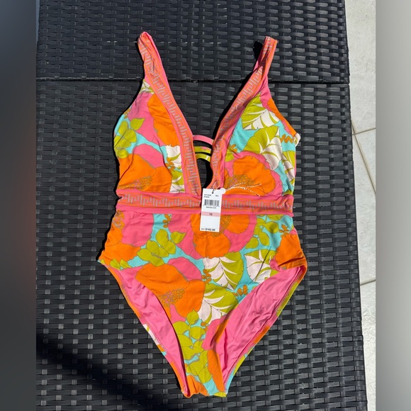 Trina Turk Other - 🪸Trina Turk worn twice needed 8 hand washed, fragrance free home🐠